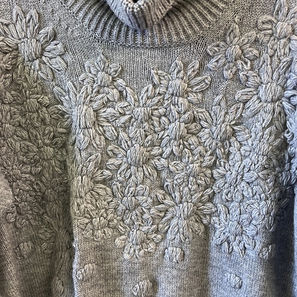 New with tags.Maison Common gray turtleneck with self colored floral embroidery - Picture 2 of 7